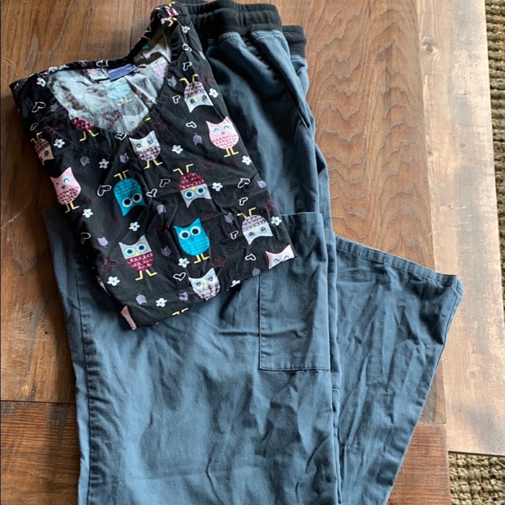 Scrub set